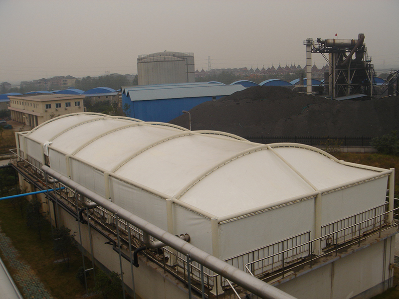 Covering of the sewage tank