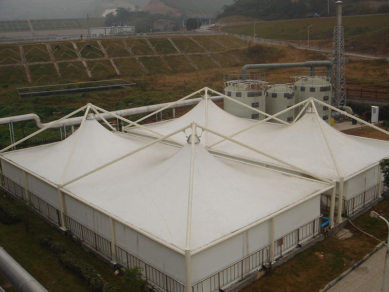 Covering of the sewage tank